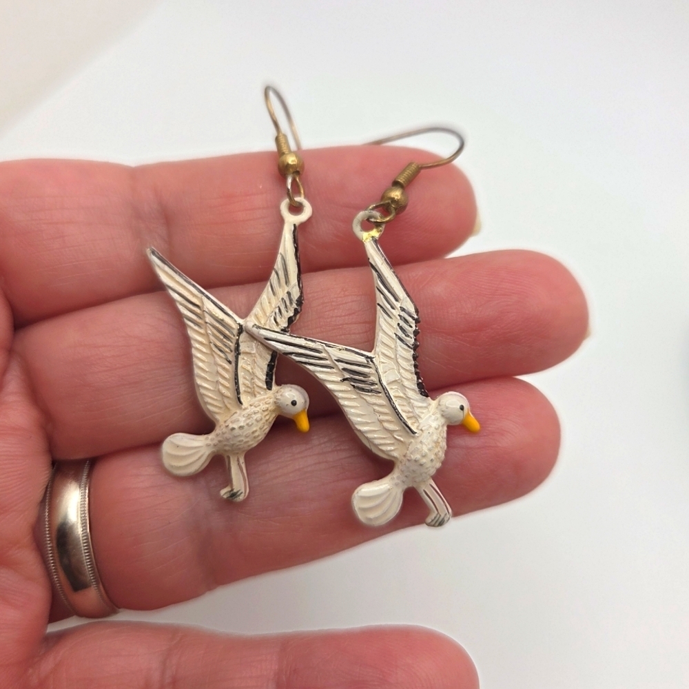 Gold tone seagull earrings with a touch of vintage charm jewellery Korea signed